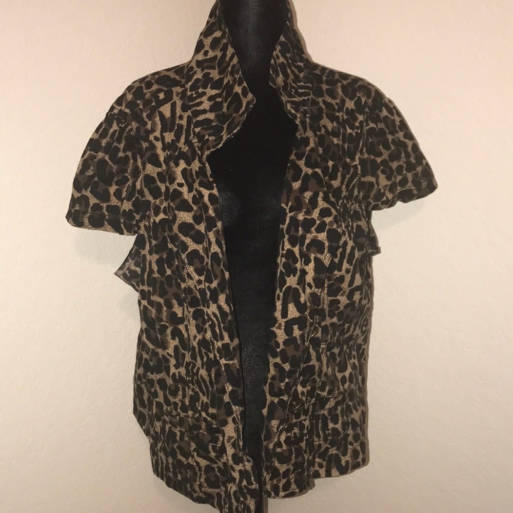Cheetah print sleeveless blazer